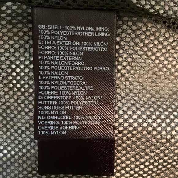 The North Face Rain Jacket 🔥🔥🥶 - Picture 4 of 7